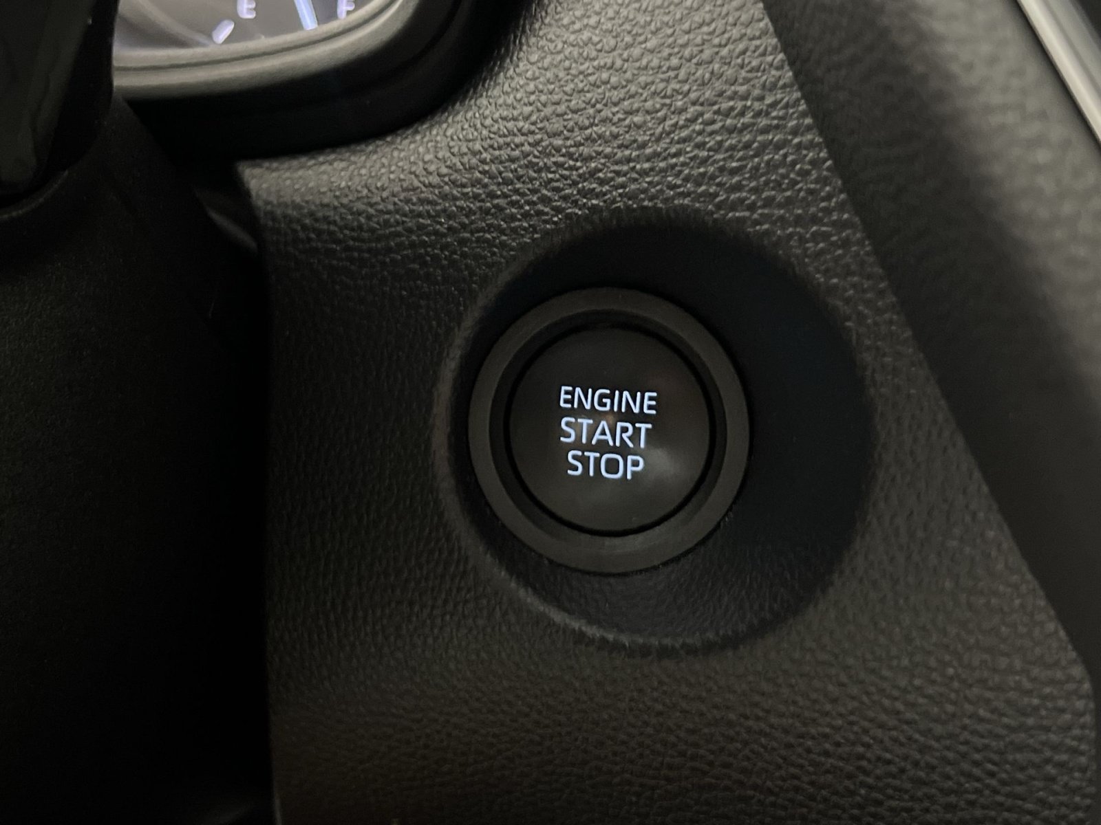 Used 2025 Toyota Corolla Cross LE FWD image 35