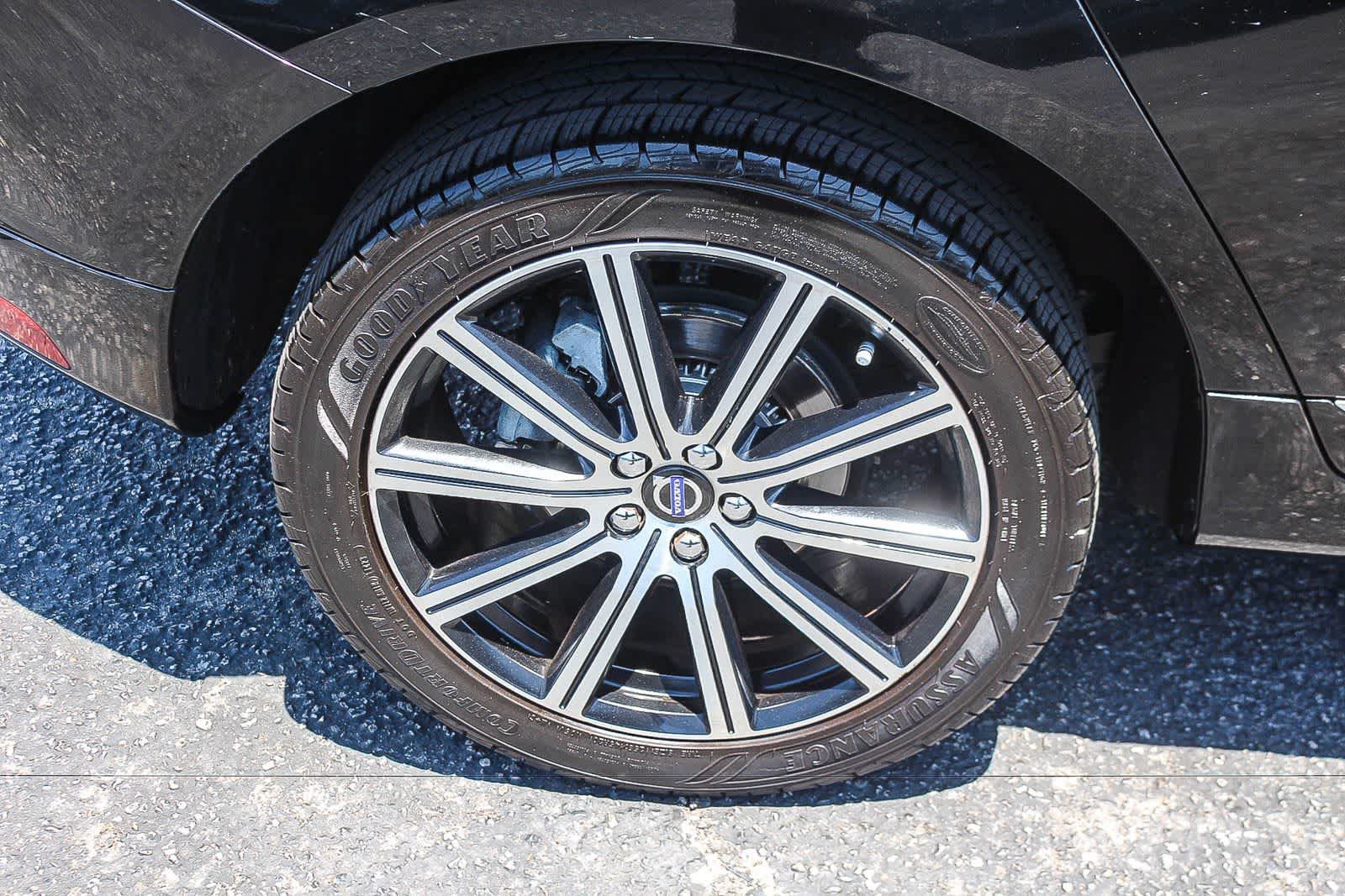 Used 2016 Volvo XC60 T5 Premier w/ Proximity Package FWD image 11