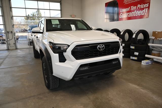 Used 2024 Toyota Tacoma TRD Off-Road w/ TRD Off Road Premium Package AWD/4WD image 3