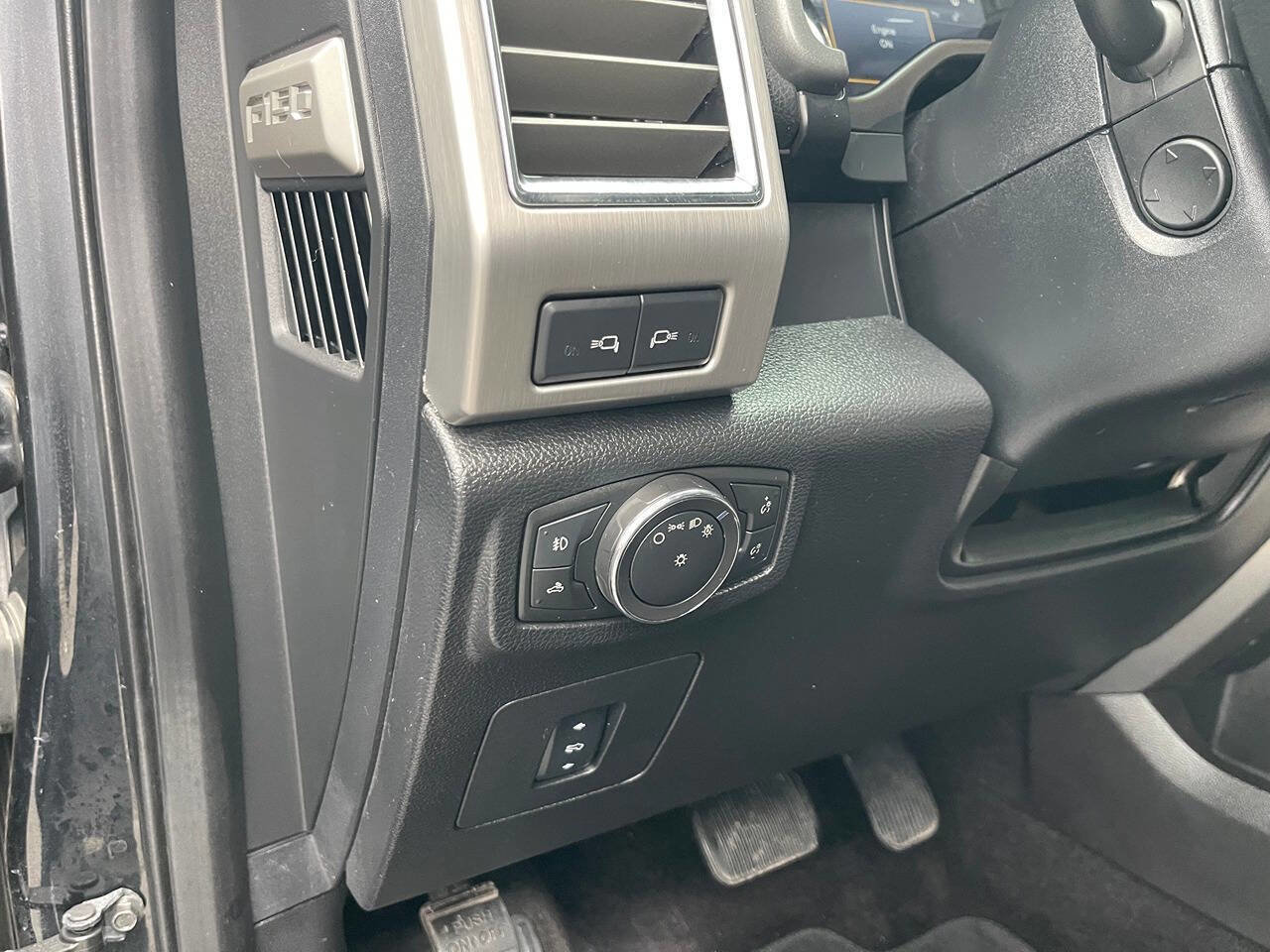 Used 2015 Ford F150 Platinum w/ Equipment Group 701A Luxury image 21