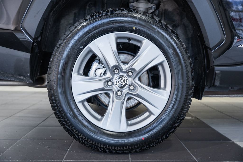 Used 2025 Toyota RAV4 XLE image 17