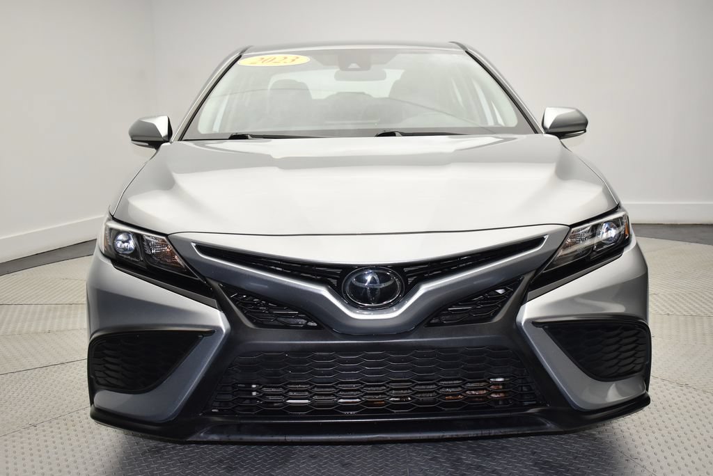 Used 2023 Toyota Camry SE FWD image 2