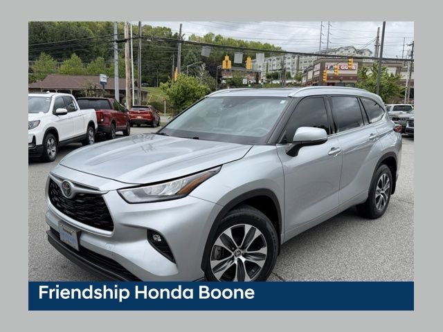 Used 2020 Toyota Highlander XLE AWD/4WD image 1