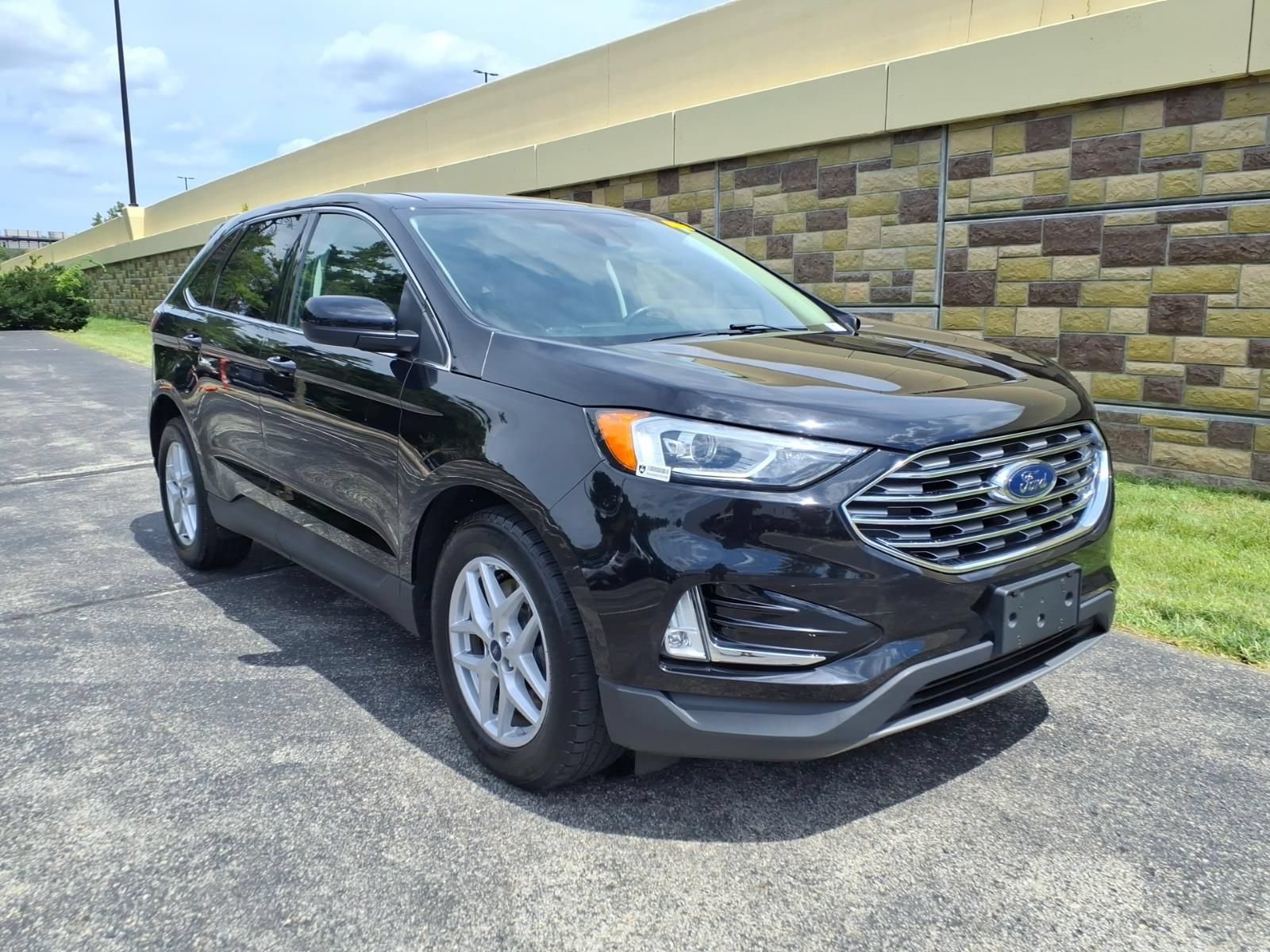 Used 2021 Ford Edge SEL AWD/4WD image 2