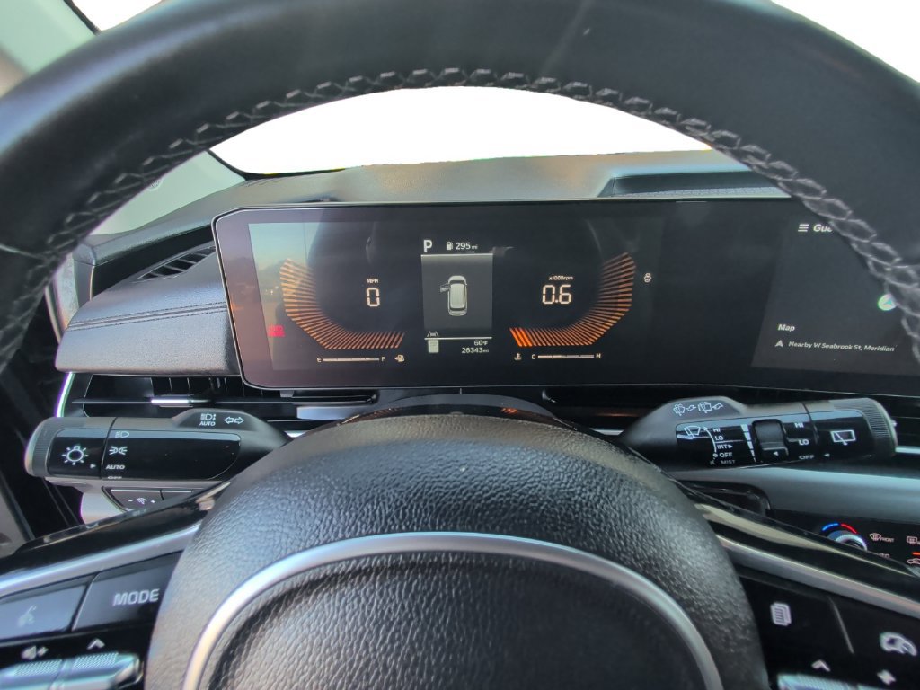 Used 2025 Kia Carnival FWD image 20