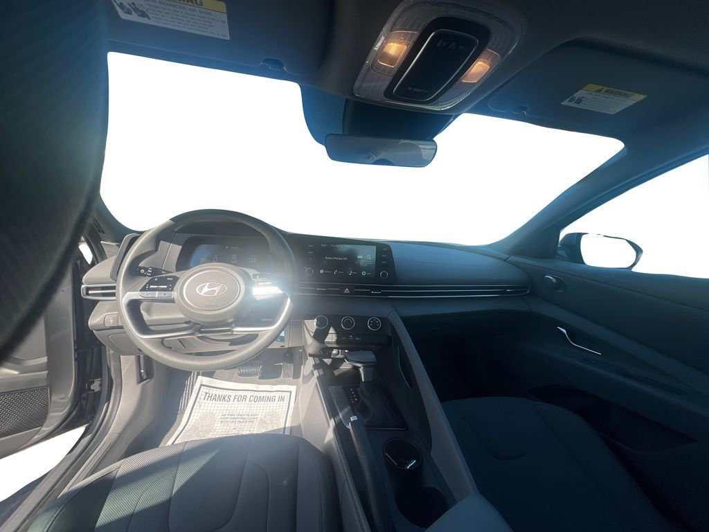 Certified 2025 Hyundai Elantra SE image 14