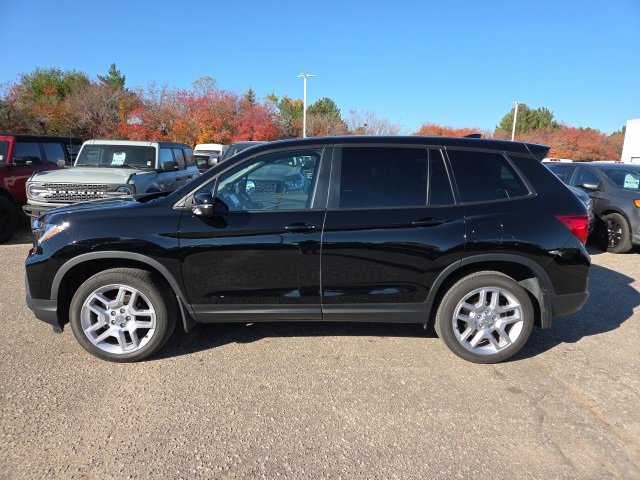 Used 2025 Honda Passport EX-L image 2