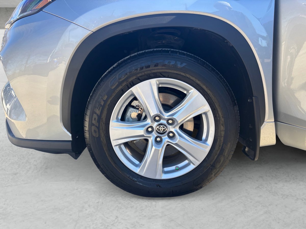 Used 2023 Toyota Highlander LE image 28