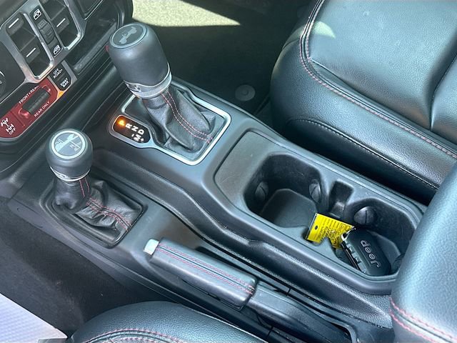 Used 2023 Jeep Wrangler Unlimited Rubicon w/ Cold Weather Group AWD/4WD image 17