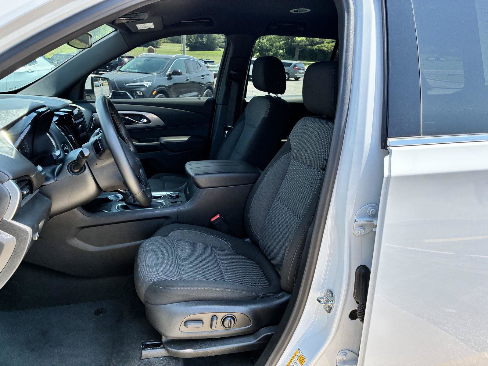Used 2023 Chevrolet Traverse LT AWD/4WD image 15