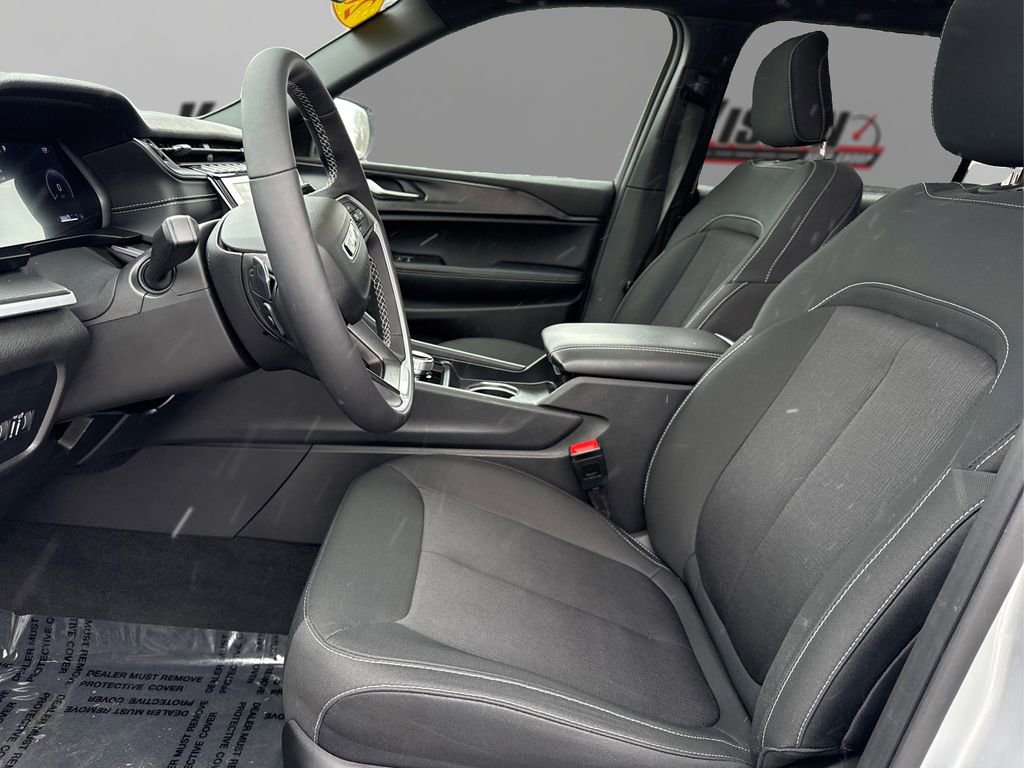 Used 2025 Jeep Grand Cherokee L Laredo w/ Luxury Tech Group I image 9