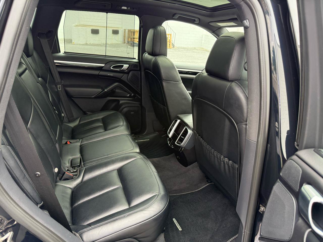 Used 2016 Porsche Cayenne S AWD/4WD image 28