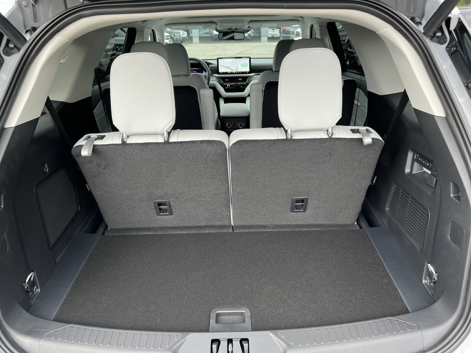 New 2026 Ford Explorer Platinum w/ LUX Leather Package AWD/4WD image 27