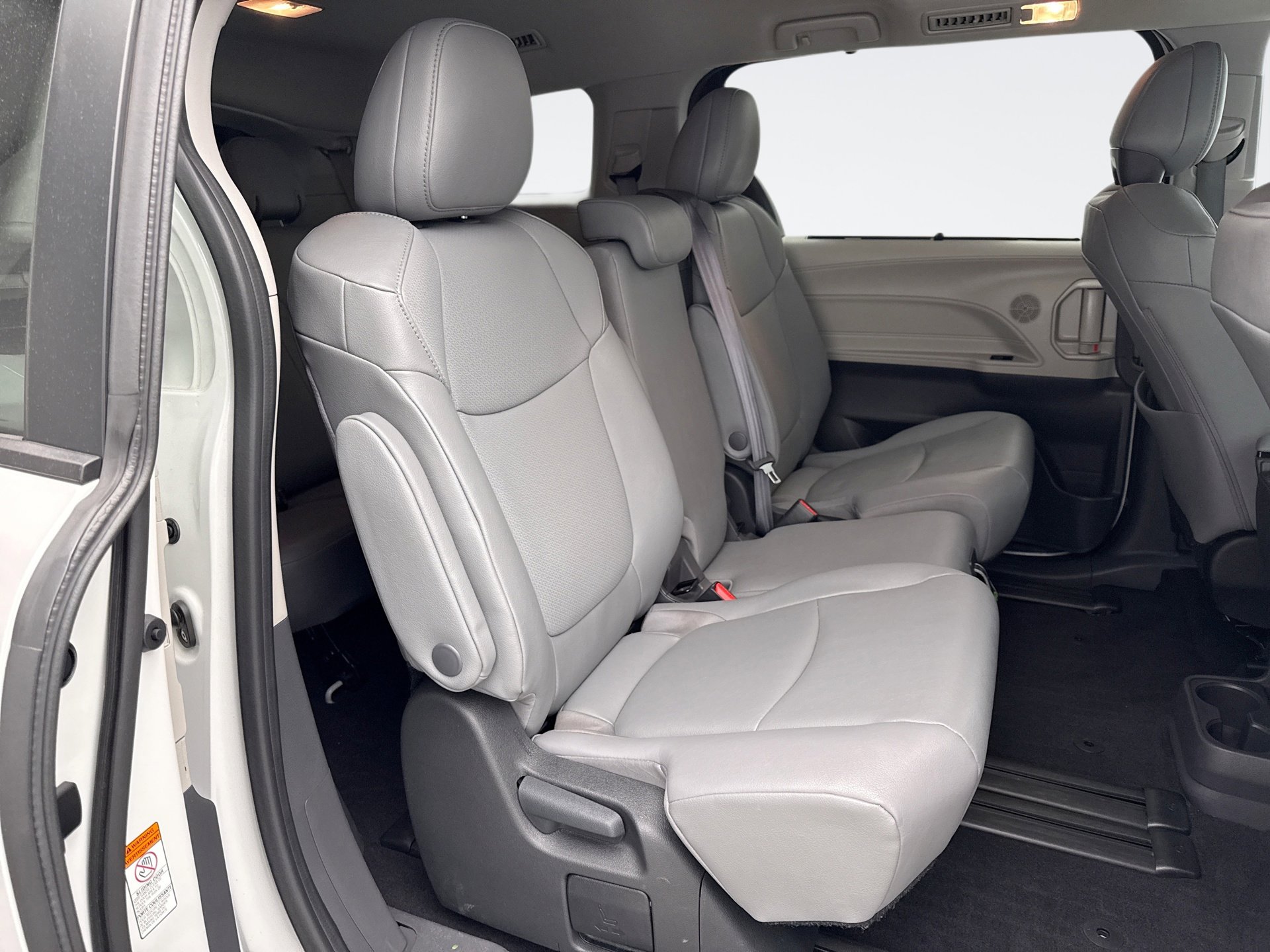 Used 2024 Toyota Sienna XLE image 18