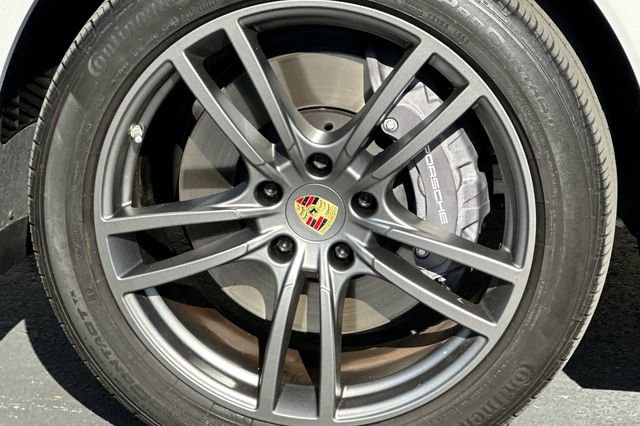 Used 2022 Porsche Cayenne Platinum Edition image 24