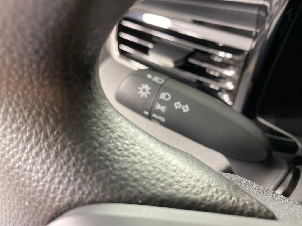 Used 2025 Toyota Camry LE w/ Convenience Package image 17