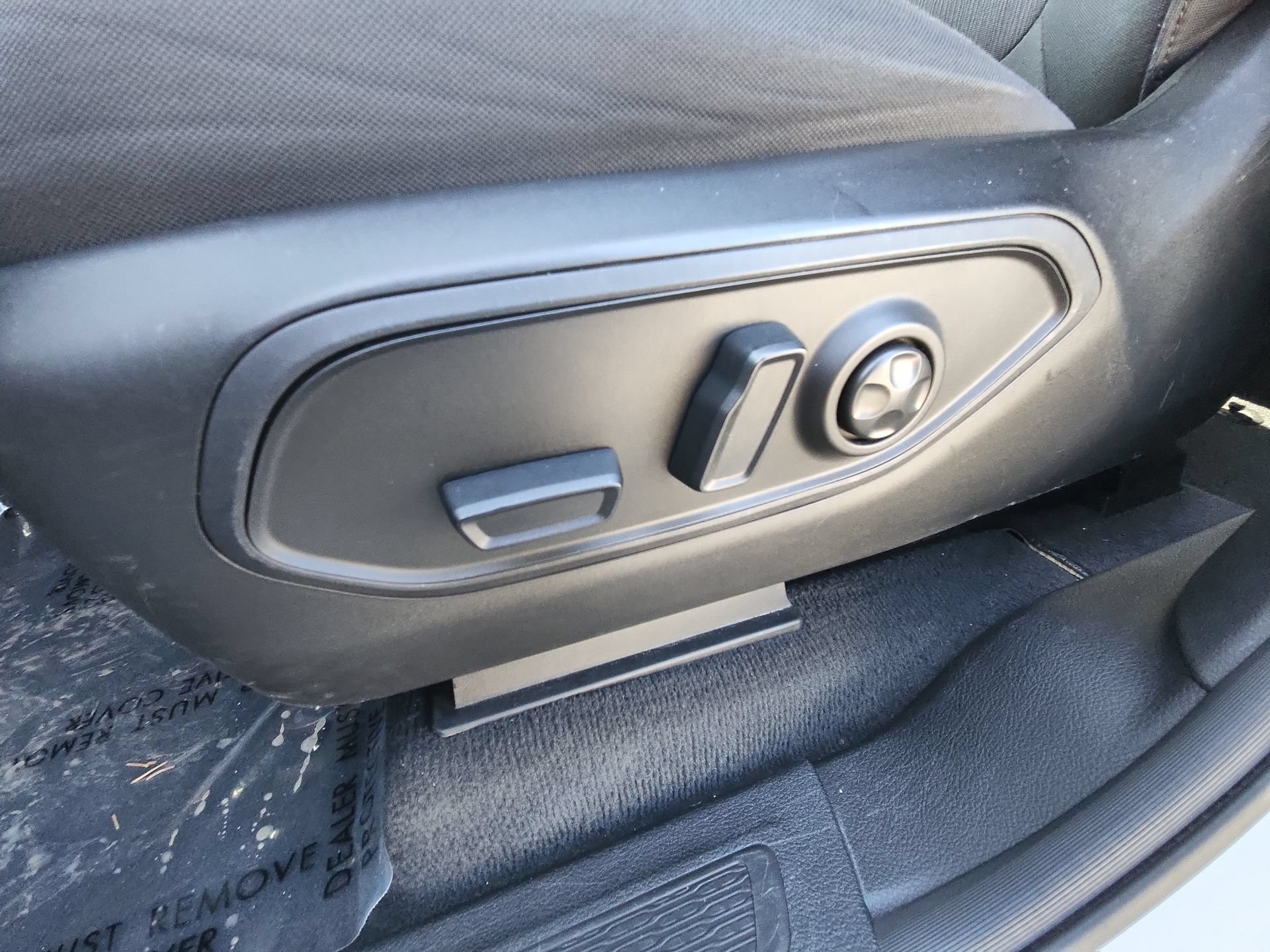 Certified 2023 Jeep Grand Cherokee Laredo AWD/4WD image 14
