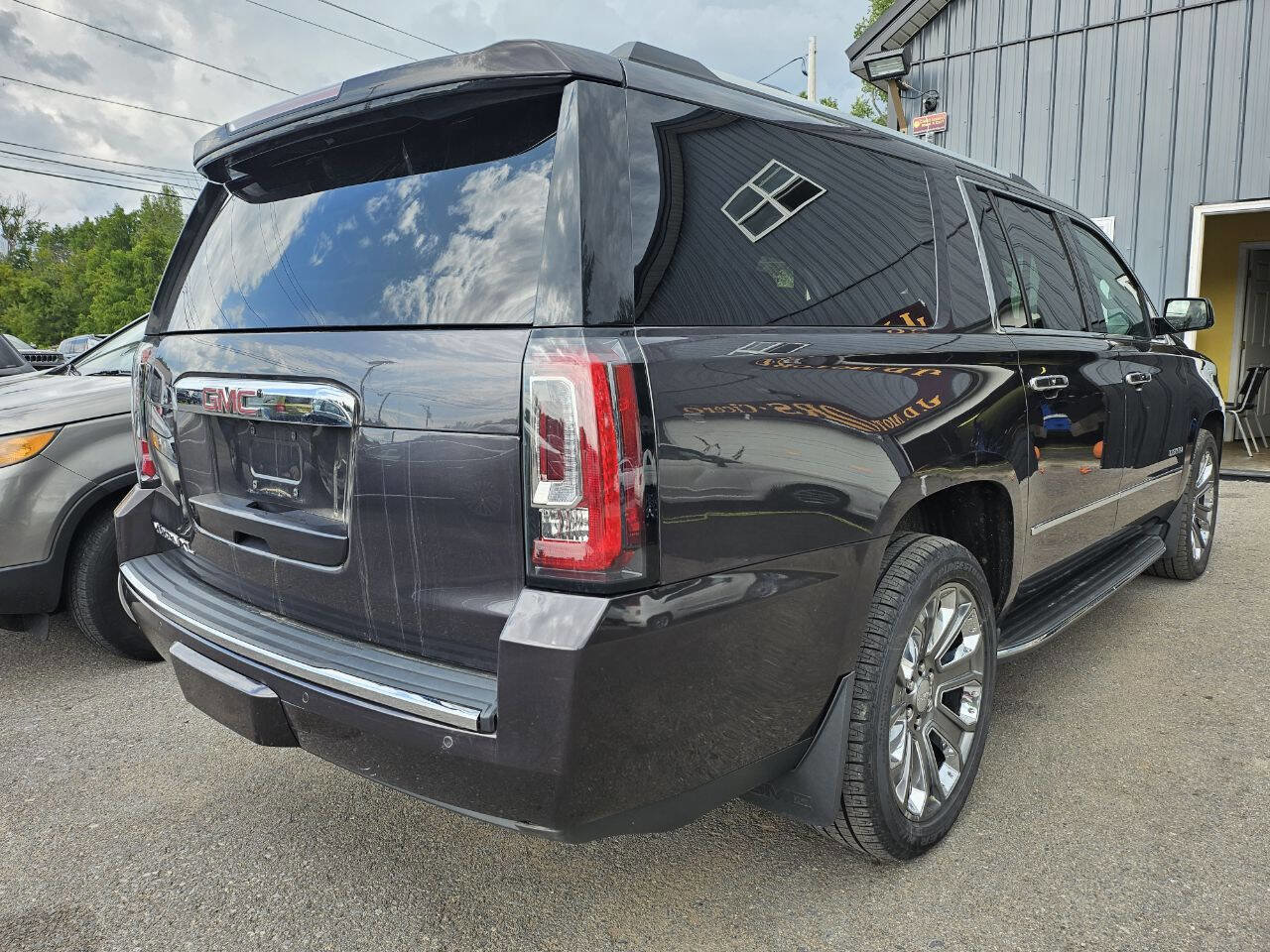 Used 2016 GMC Yukon XL Denali image 5