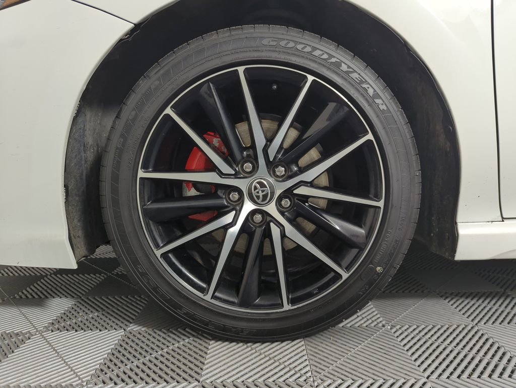 Used 2021 Toyota Camry SE FWD image 21
