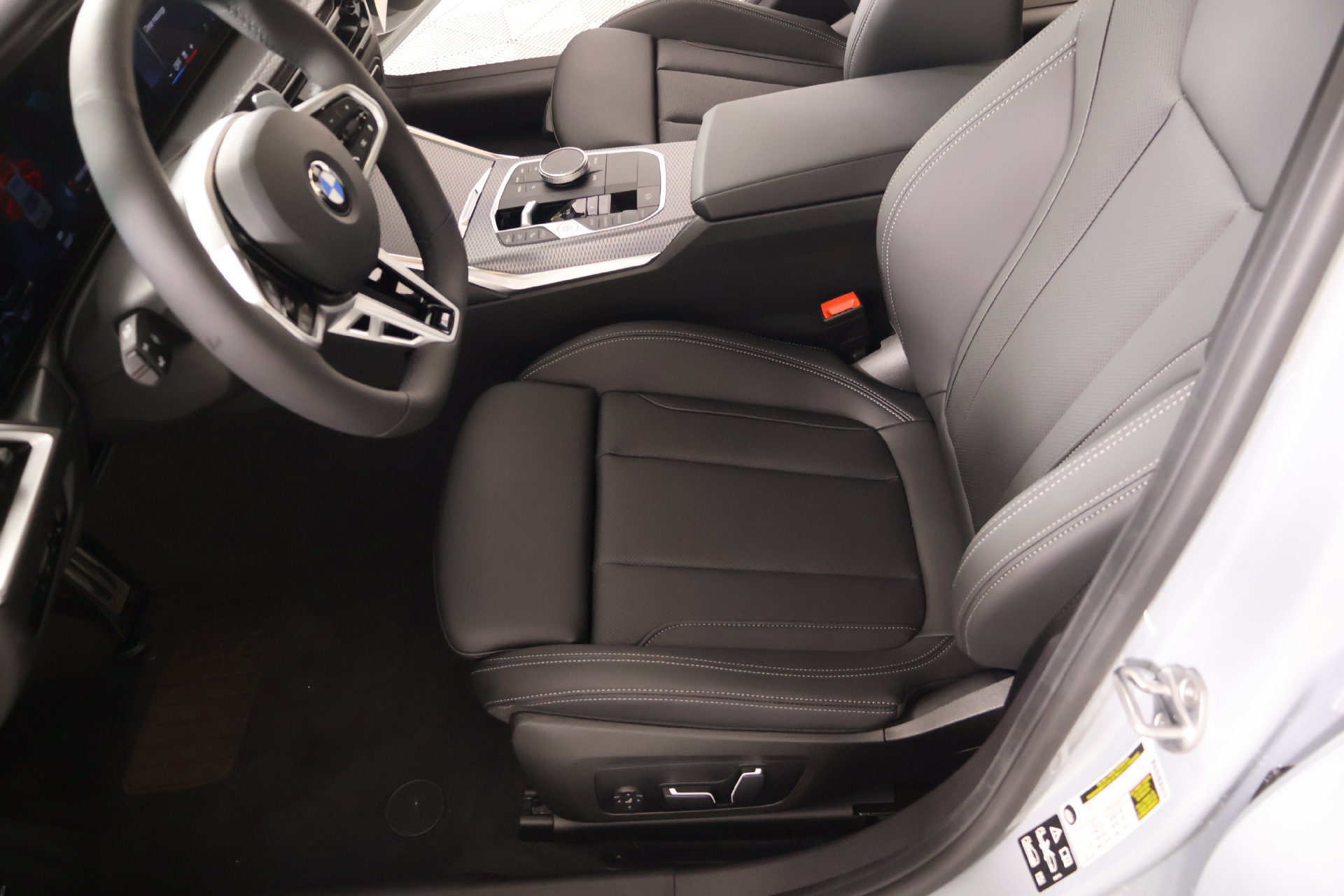 New 2026 BMW 330i xDrive Sedan w/ M Sport Package AWD/4WD image 11