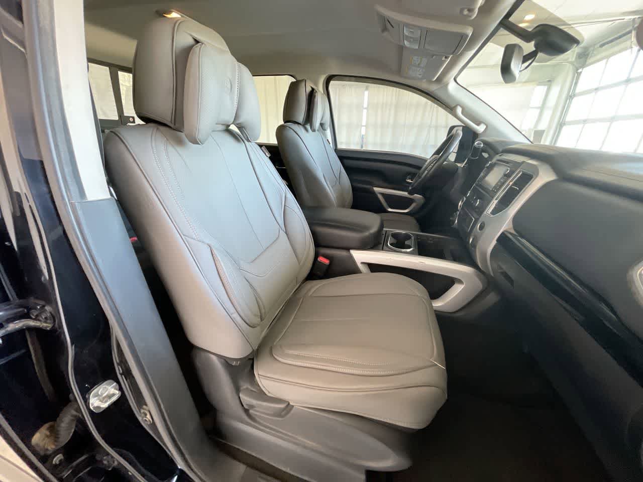 Used 2017 Nissan Titan SV AWD/4WD image 24