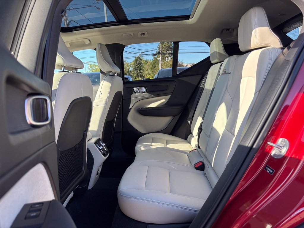 Certified 2024 Volvo XC40 B5 Plus w/ Climate Package AWD/4WD image 21