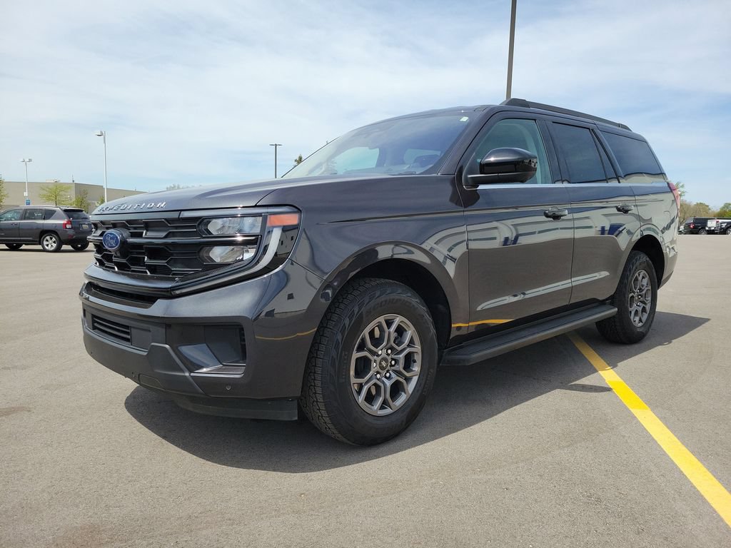 Used 2025 Ford Expedition Active RWD image 2