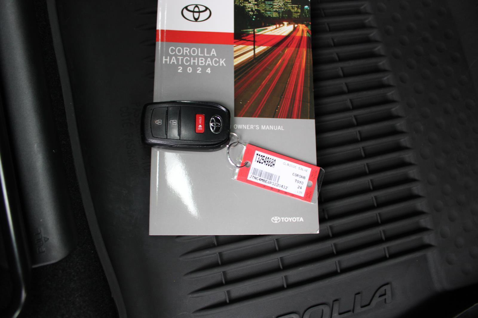 Used 2024 Toyota Corolla XSE image 28