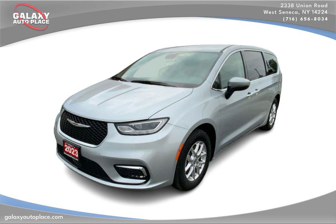 Used 2023 Chrysler Pacifica Touring-L FWD image 1
