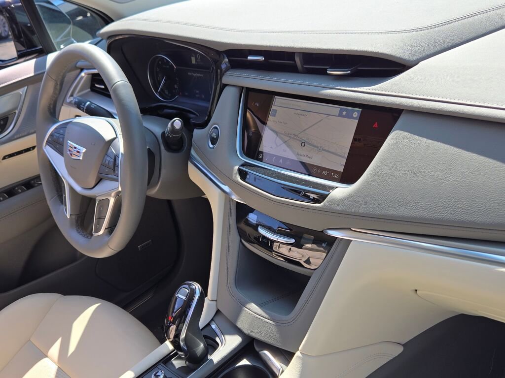 Used 2025 Cadillac XT5 Premium Luxury w/ LPO, Floor Liner Package AWD/4WD image 11