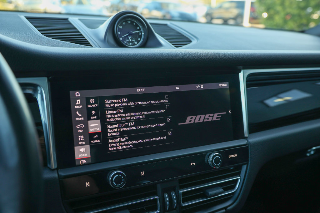 Certified 2023 Porsche Macan Turbo AWD/4WD image 47