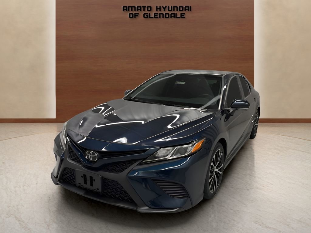 Used 2020 Toyota Camry SE w/ Cold Weather Package AWD/4WD image 1
