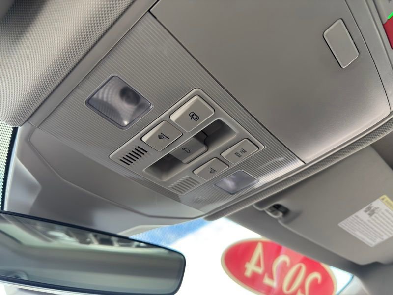 Used 2024 Volkswagen Jetta SE image 28