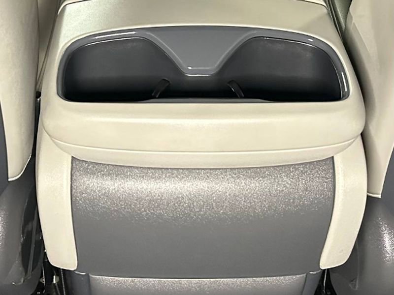 Used 2025 Kia EV9 Wind image 38