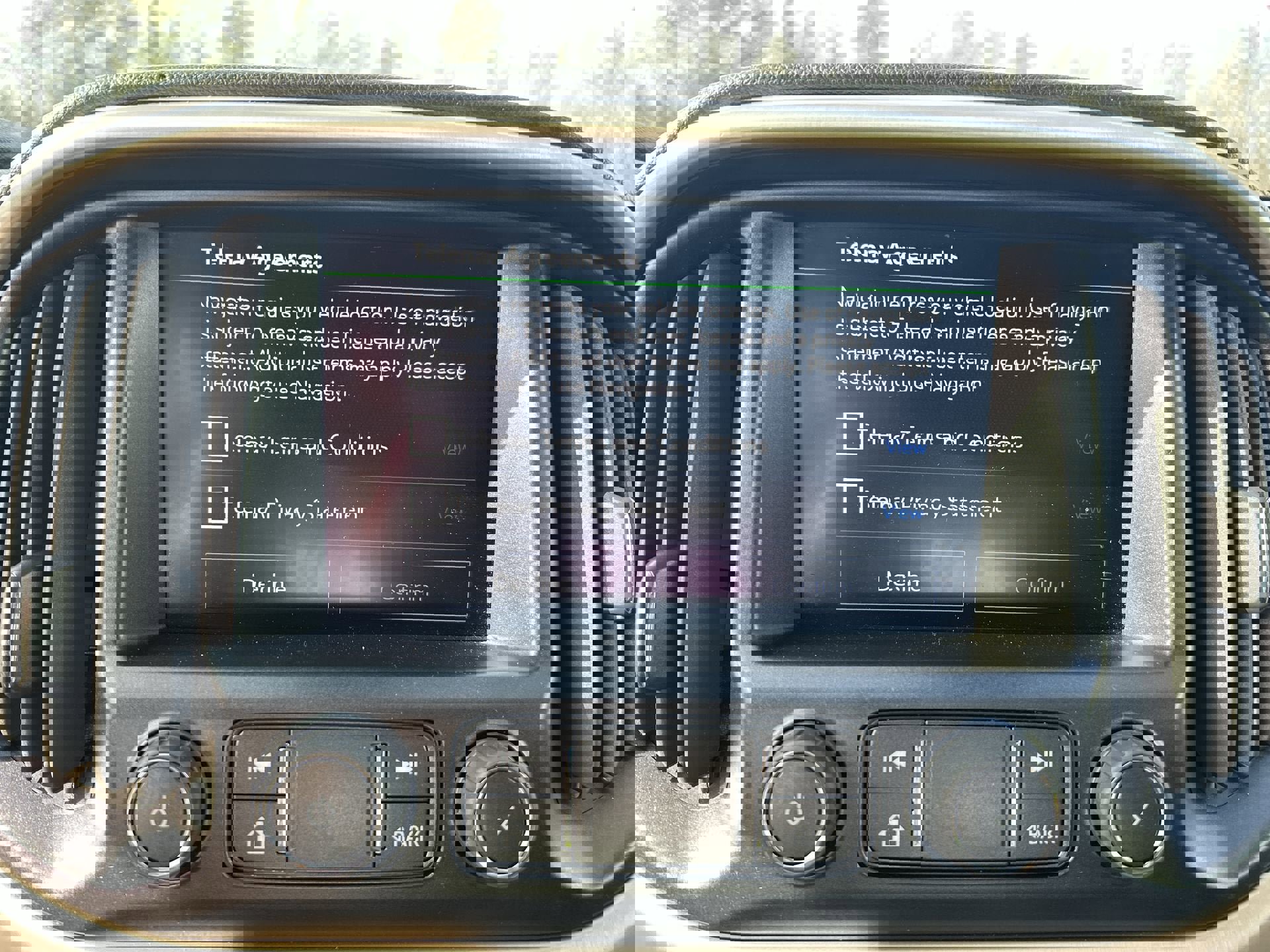 Used 2022 GMC Canyon Denali w/ Denali Black Edition Package image 18