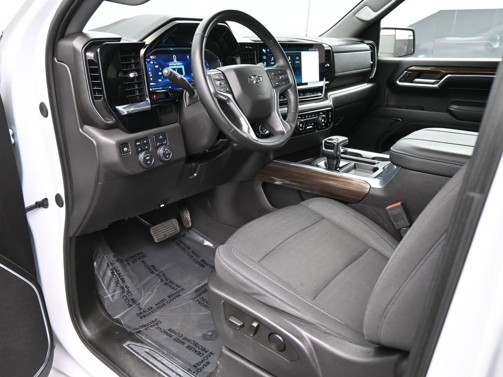 Used 2024 Chevrolet Silverado 1500 LT Trail Boss w/ Protection Package AWD/4WD image 2