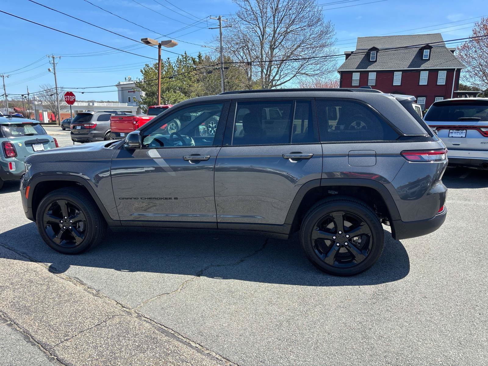 Certified 2024 Jeep Grand Cherokee Altitude AWD/4WD image 6