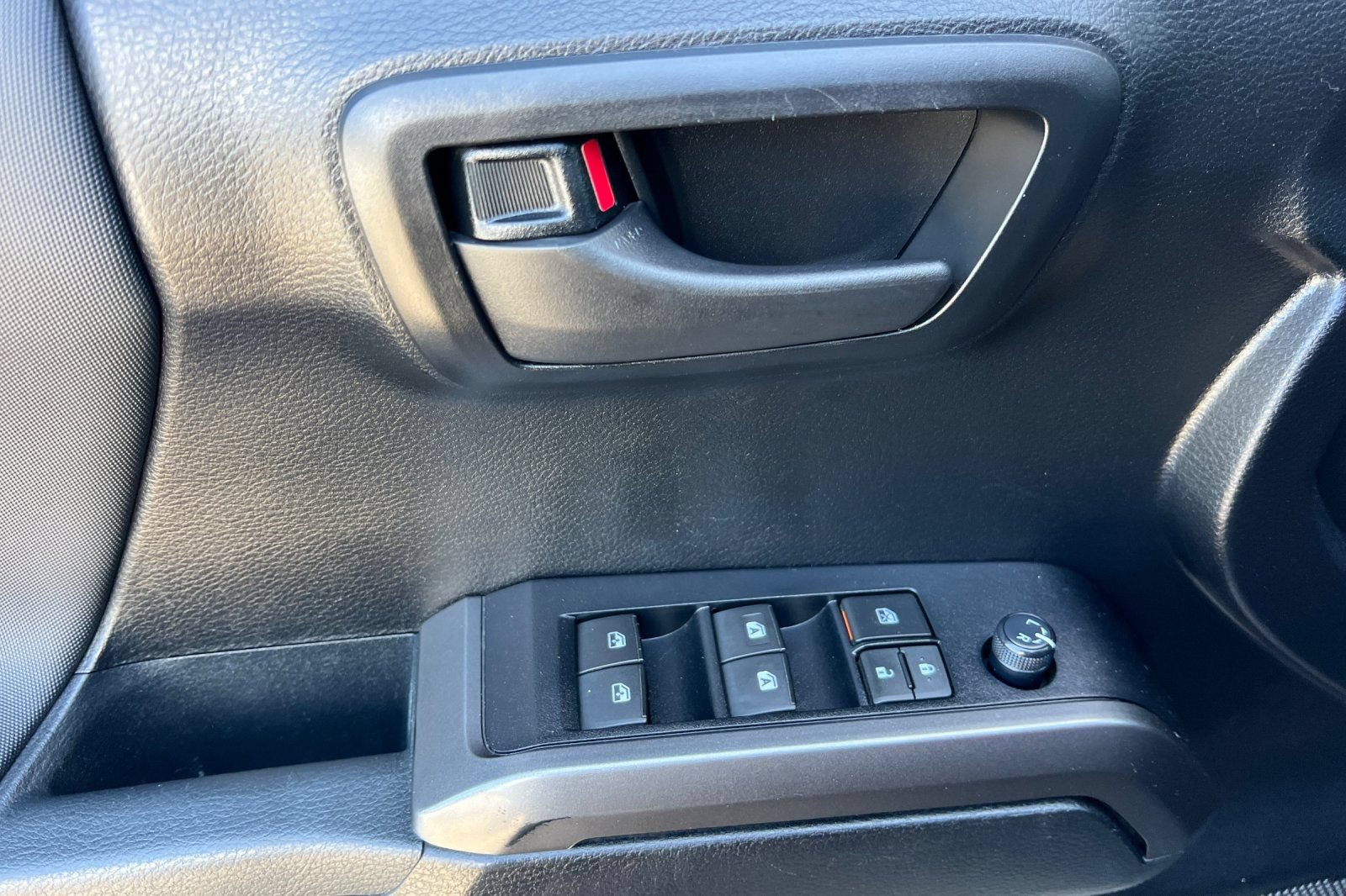 Used 2022 Toyota Tacoma TRD Off-Road w/ Technology Package AWD/4WD image 8