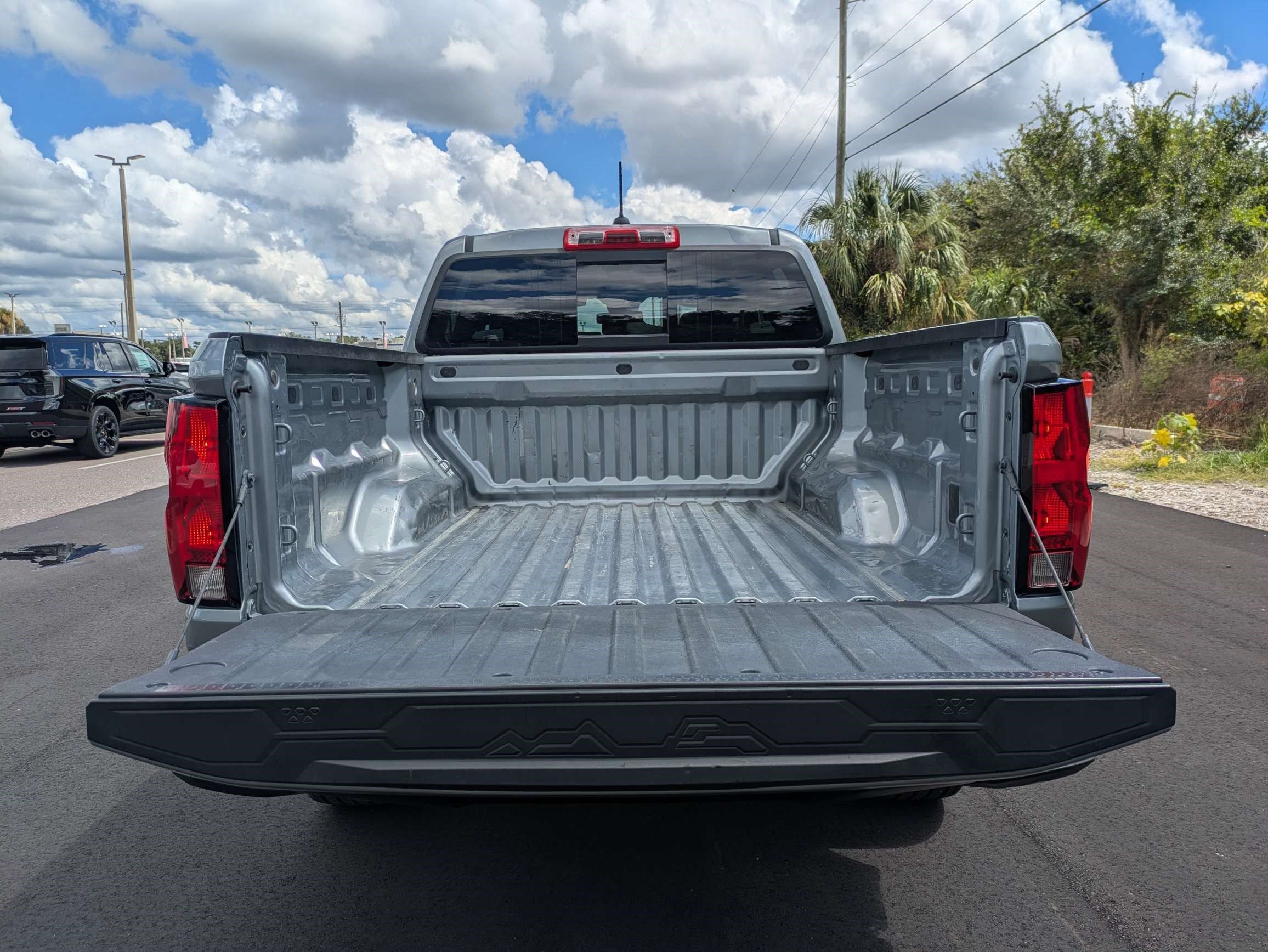 Used 2025 Chevrolet Colorado W/T RWD image 12