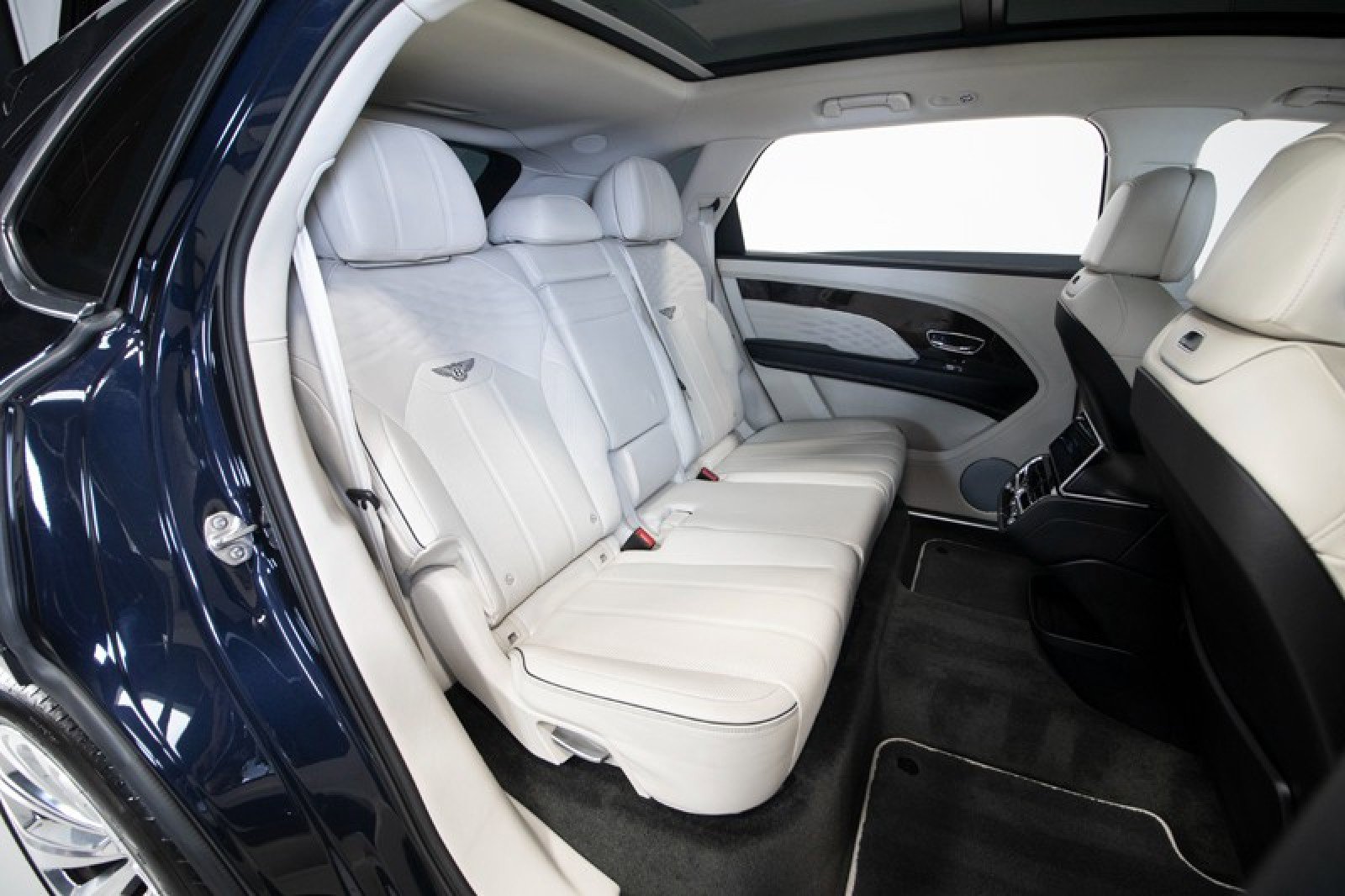 Used 2023 Bentley Bentayga Extended Wheelbase image 64