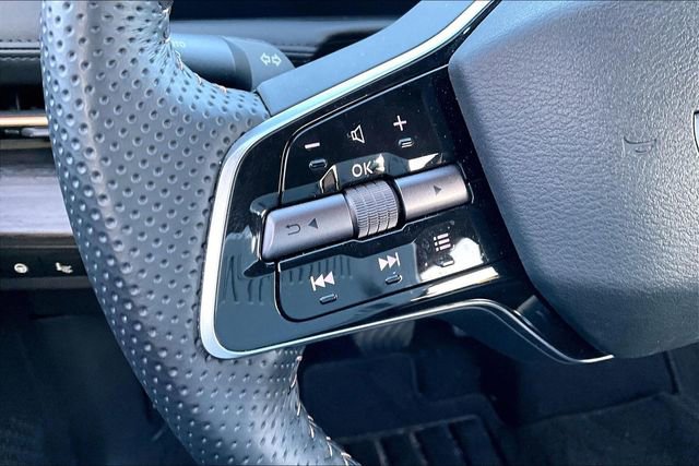 Used 2023 Nissan Ariya AWD image 18