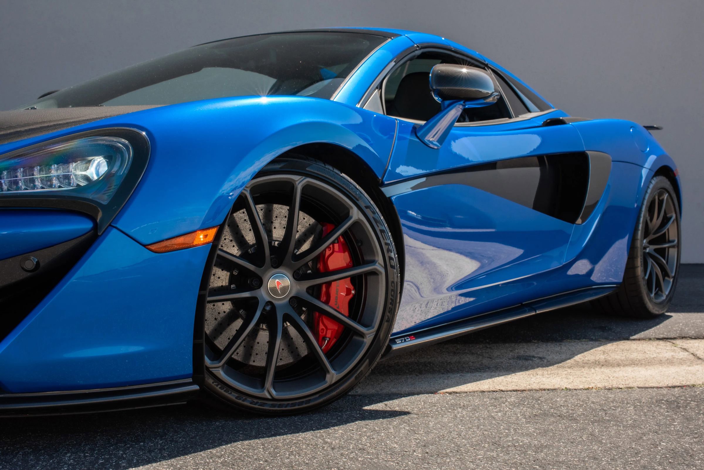 Used 2018 McLaren 570S Spider RWD image 30