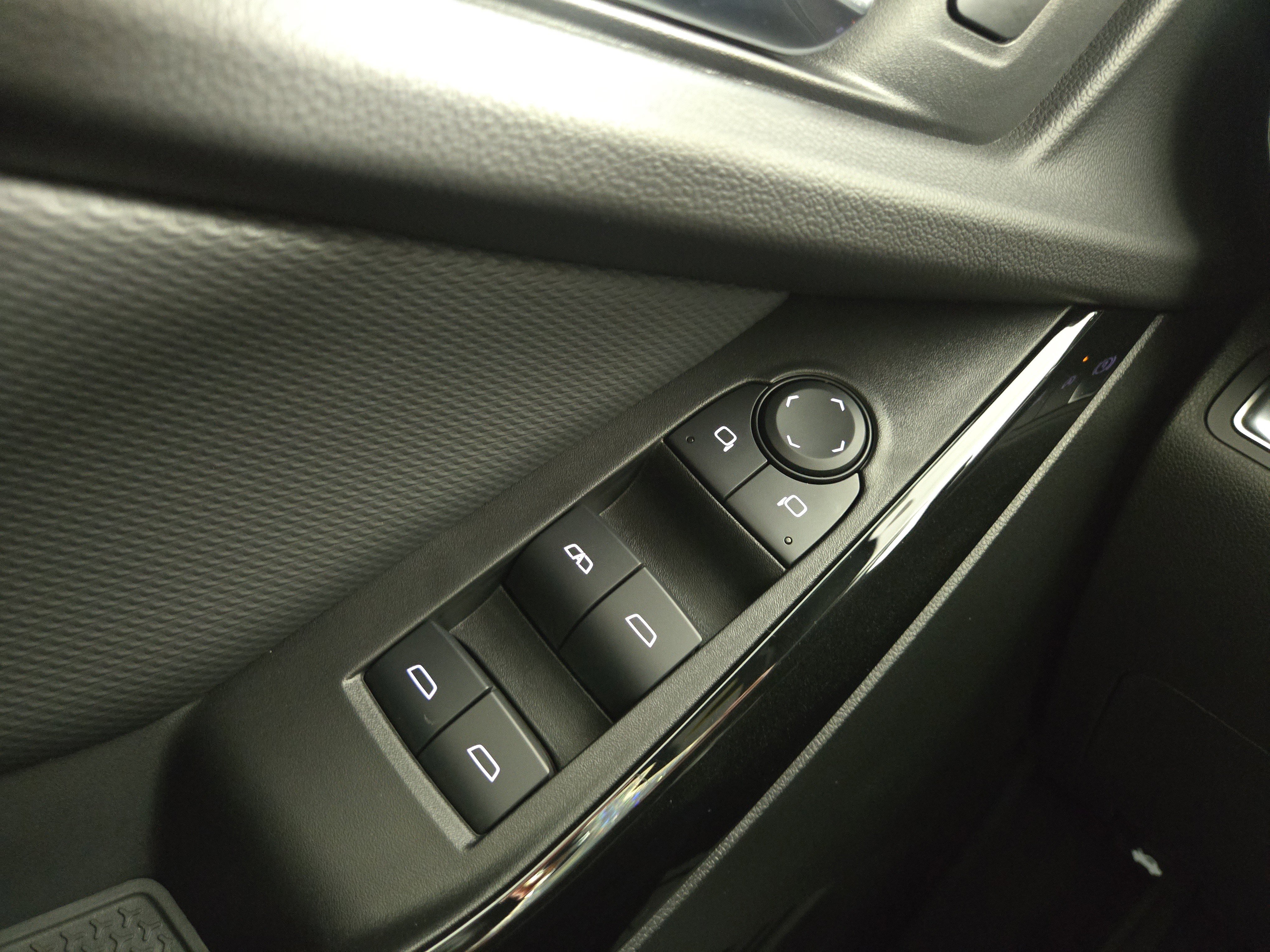 Used 2025 Chevrolet Equinox LT w/ Convenience Package II image 30