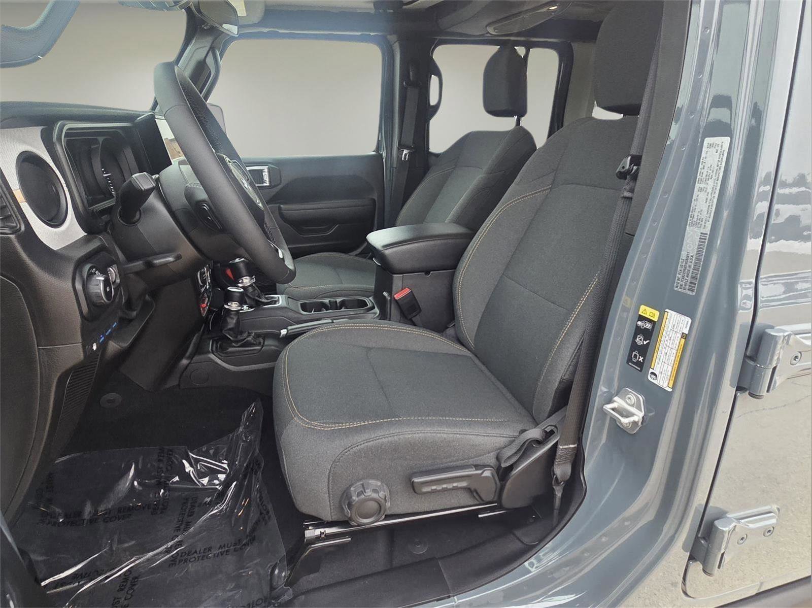 Used 2025 Jeep Wrangler Willys image 3