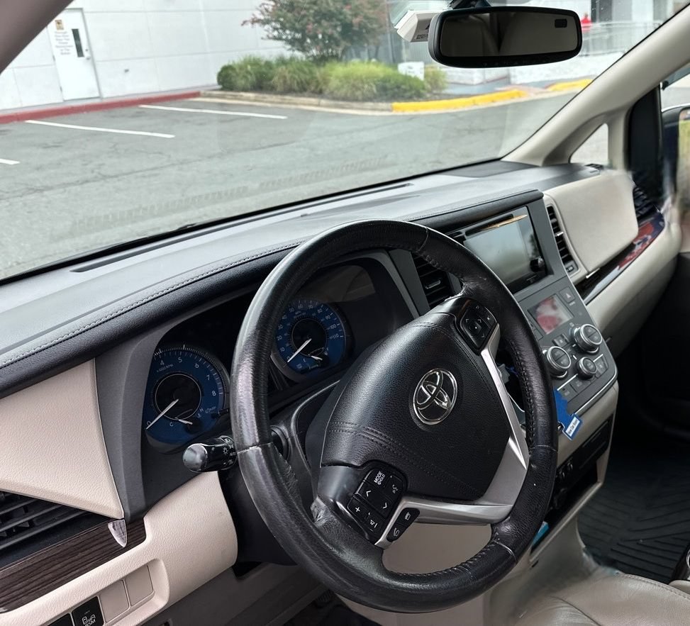 Used 2017 Toyota Sienna XLE w/ XLE Navigation Package FWD image 7