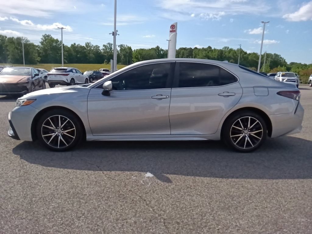 Used 2023 Toyota Camry SE FWD image 6