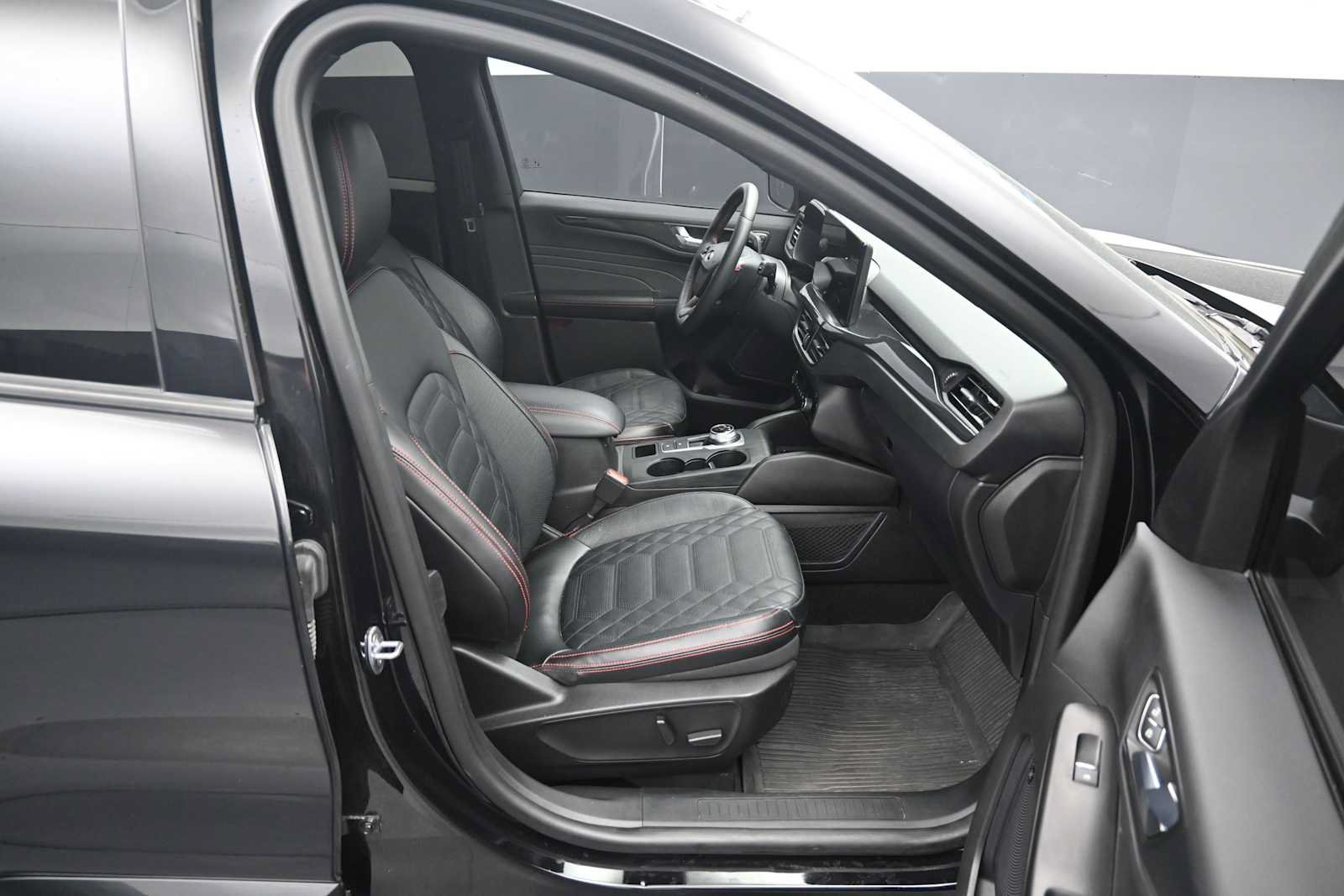 Used 2023 Ford Escape ST-Line Elite w/ Premium Technology Package AWD/4WD image 12