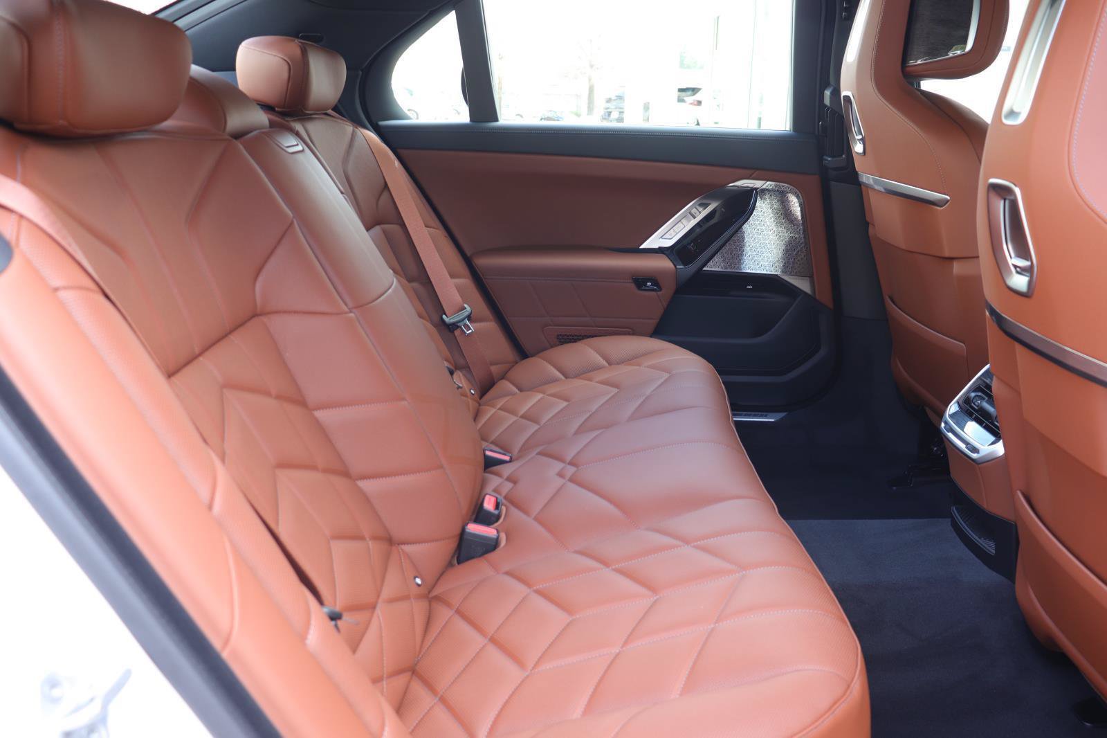 Used 2026 BMW 760i xDrive w/ Executive Package AWD/4WD image 19