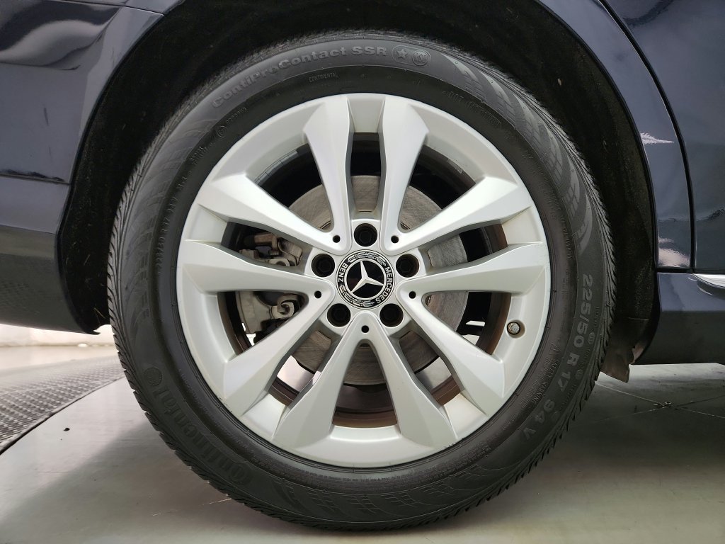 Used 2019 Mercedes-Benz C 300 4MATIC Sedan image 35