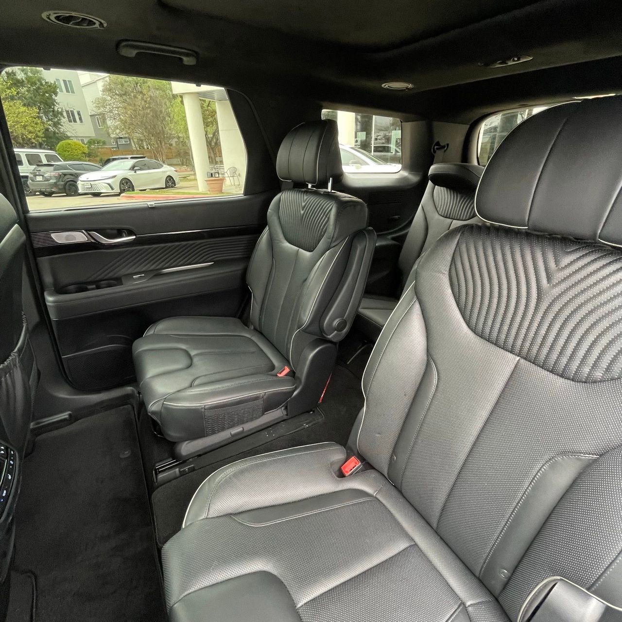Used 2024 Hyundai Palisade Calligraphy image 23